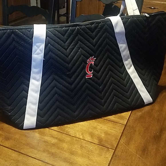 Cincinnati Quilted Large Tote Bag - Picture 5 of 8